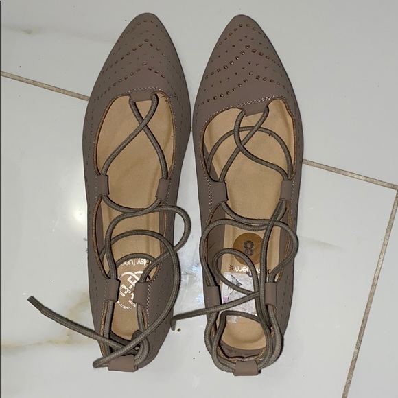 Daisy Fuentes Shoes - Taupe Tie Flats